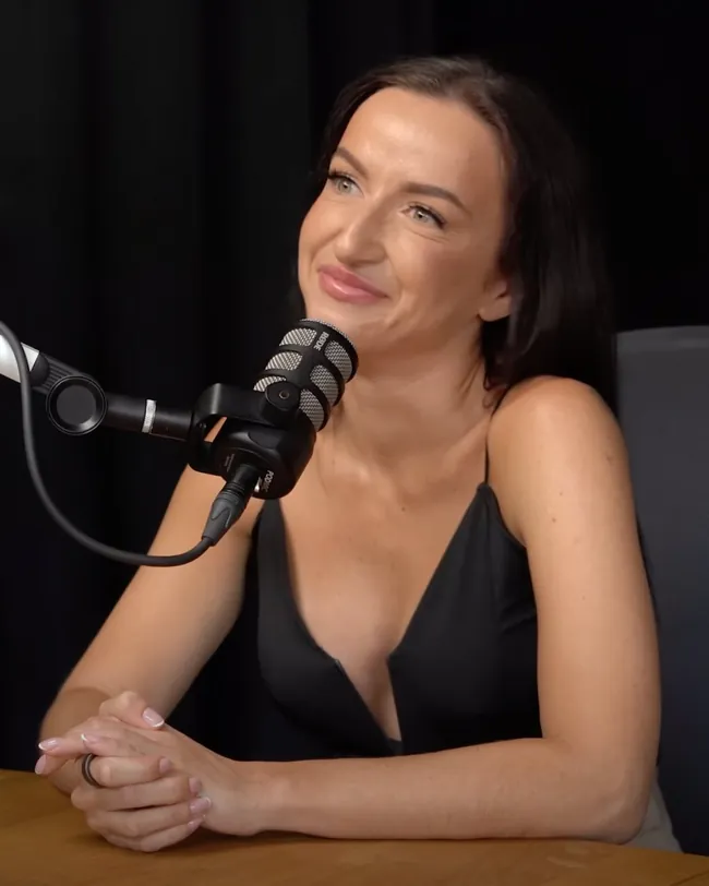 Hana u mikrofonu
